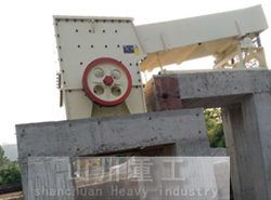 顎式破碎機(jī)的保險機(jī)構(gòu)及原理